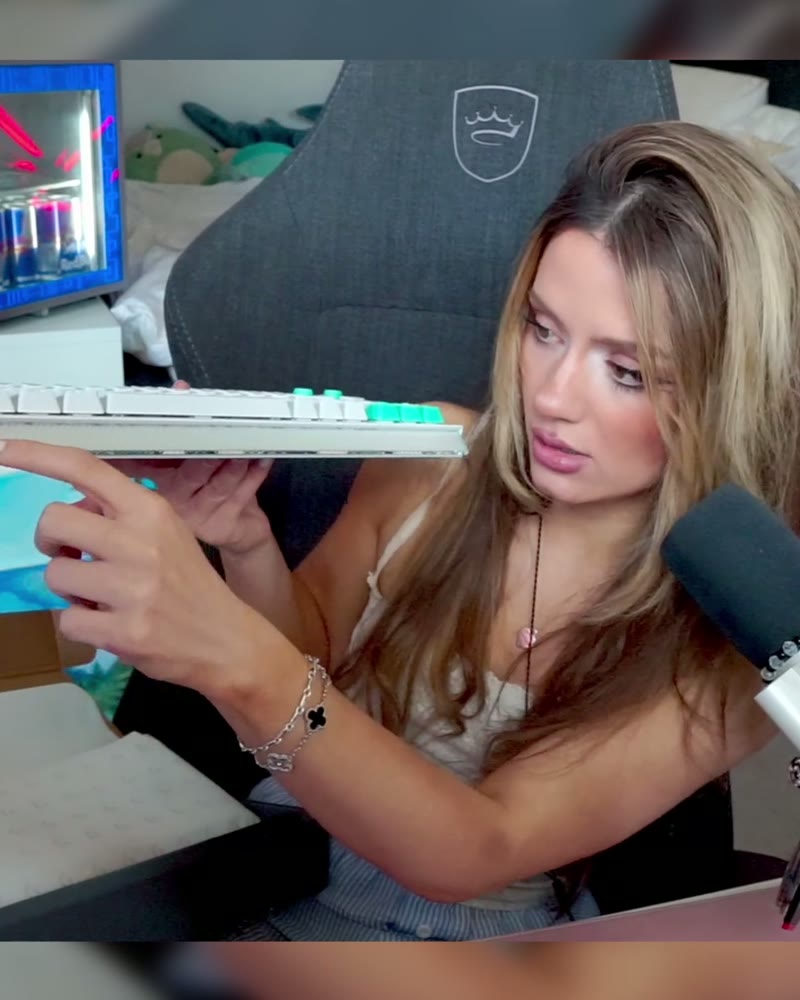 Logitech G512 Opening